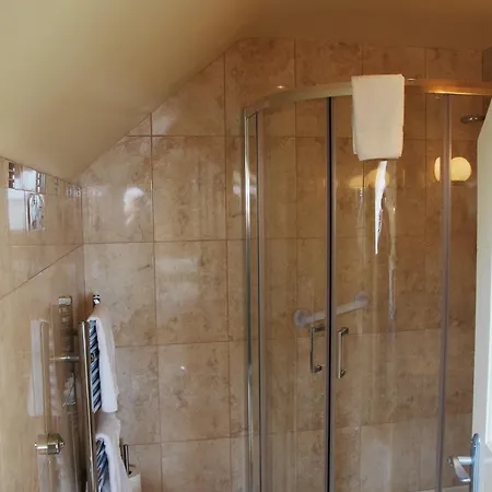 Teach Cruachan Large-group * Dooagh