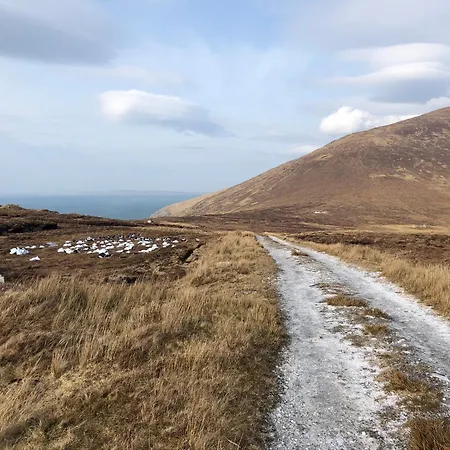 Teach Cruachan Large-group * Dooagh