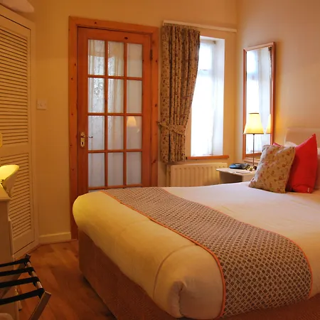 Teach Cruachan Large-group Dooagh