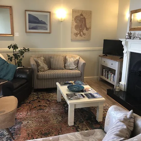 Teach Cruachan Large-group Dooagh