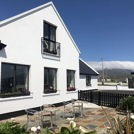 Teach Cruachan Large-group