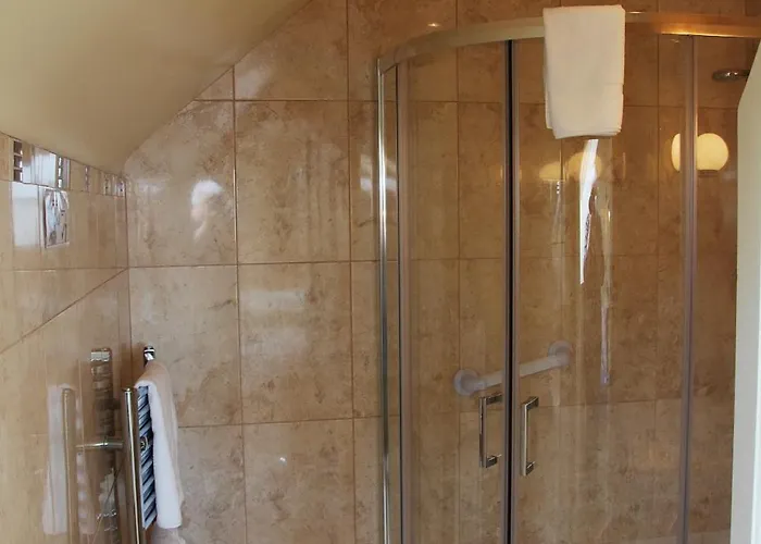 Teach Cruachan Large-group * Dooagh