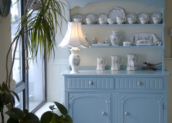 Teach Cruachan Large-group * Dooagh