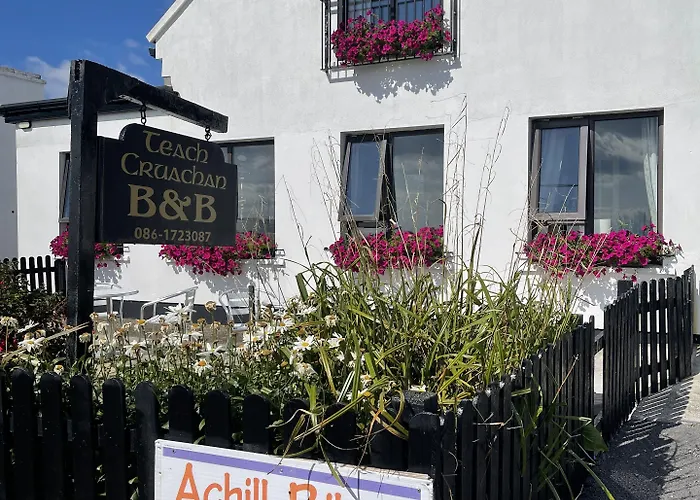 Teach Cruachan Large-group * Dooagh
