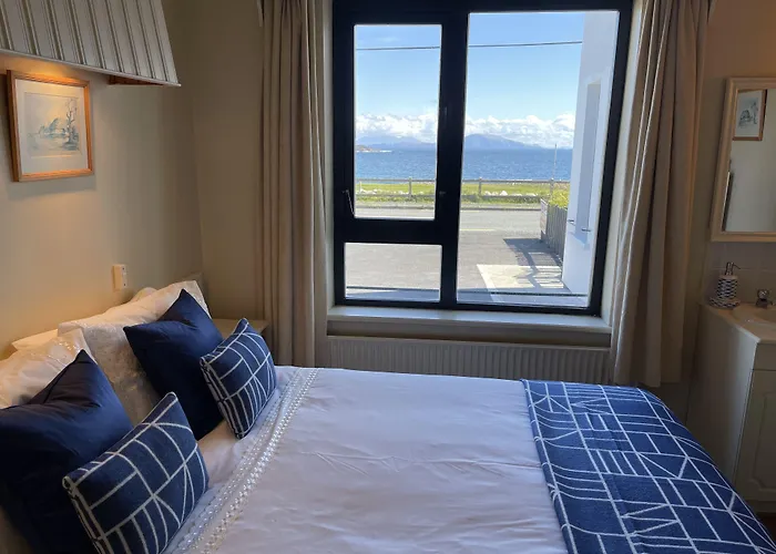 Teach Cruachan Large-group